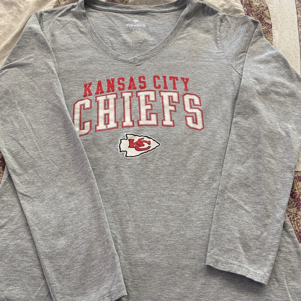 Fanatics Kansas City Chiefs Gray Long Sleeve Tee with Red and White Logo